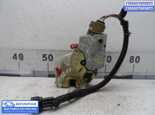 Замок боковой двери на Nissan Primera (P11)