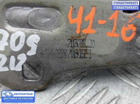 Петля капота на Mercedes-Benz E (W212)