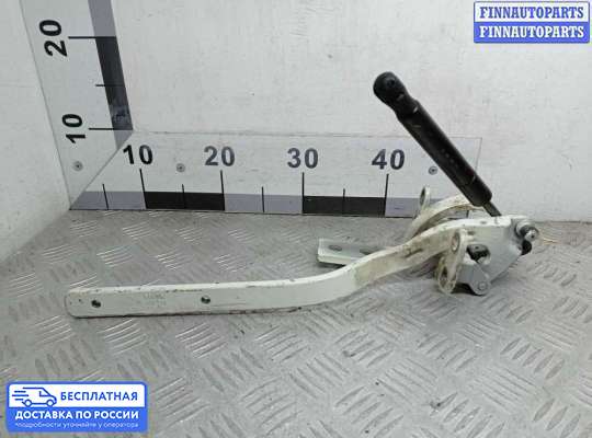 Петля крышки багажника на Porsche Cayenne I (955/957)