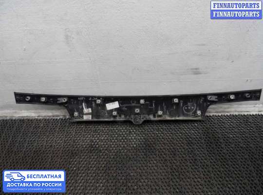 Планка подсветки номера на Jeep Grand Cherokee IV (WK2)