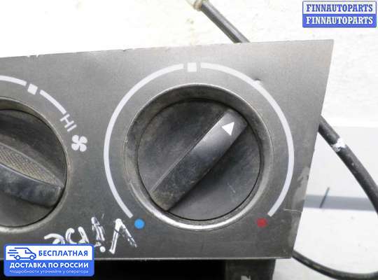 Блок управления печкой на Toyota Matrix I (E13)