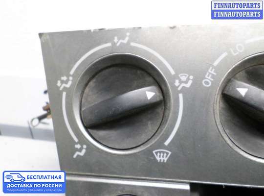 Блок управления печкой на Toyota Matrix I (E13)