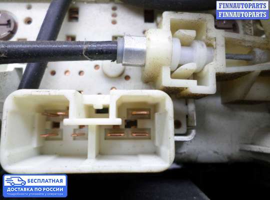 Блок управления печкой на Toyota Matrix I (E13)