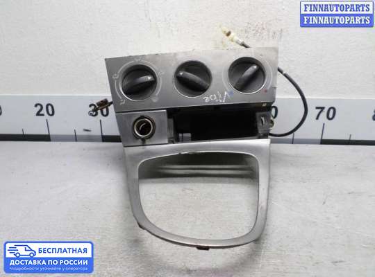 Блок управления печкой на Toyota Matrix I (E13)
