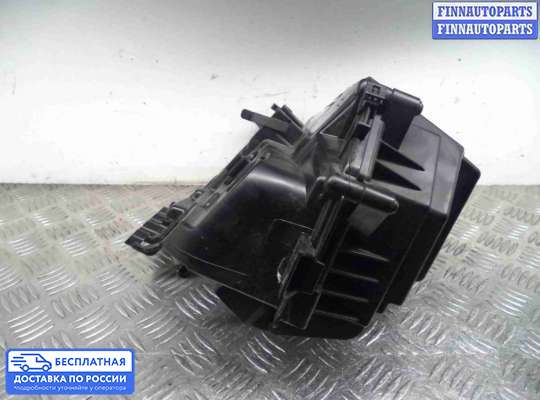 Корпус воздушного фильтра на Mercedes-Benz C (W204)