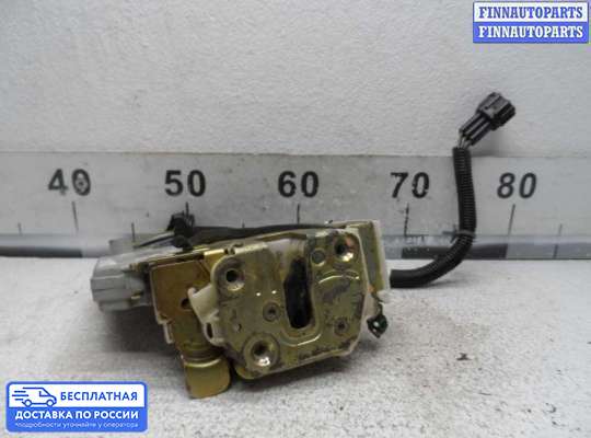 Замок боковой двери на Nissan Primera (P11)