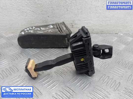 Ограничитель двери на BMW X5 (E70)