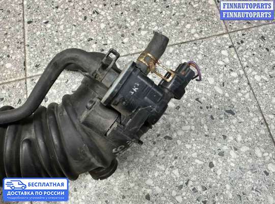 Воздухозаборник на Toyota Camry XV40