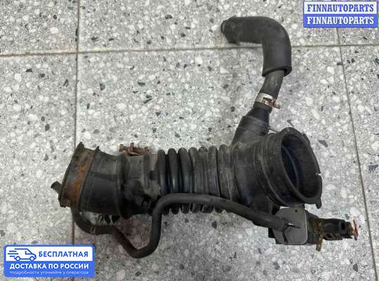 Воздухозаборник на Toyota Camry XV40
