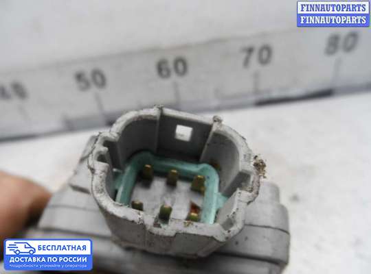 Замок боковой двери на Nissan Primera (P11)