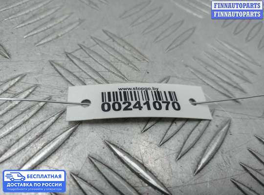 Петля капота на Volkswagen Touareg I (7L)