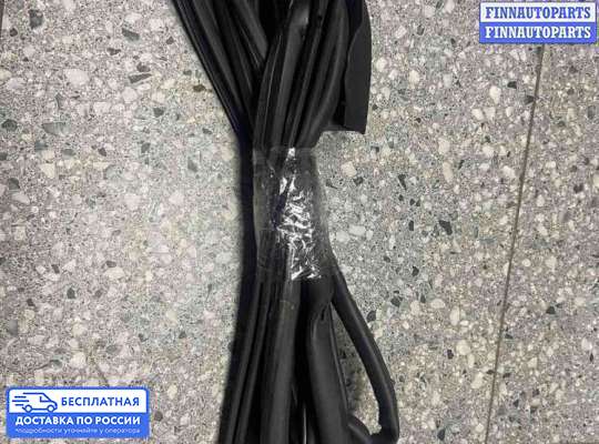 Уплотнитель двери на Volvo S60 I | V70 II (P2)