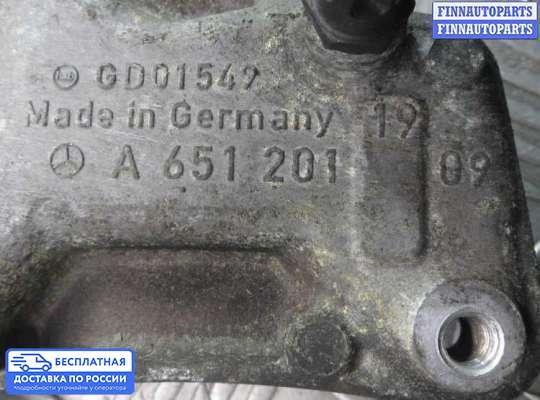 Крышка двигателя боковая на Mercedes-Benz GLK (X204)