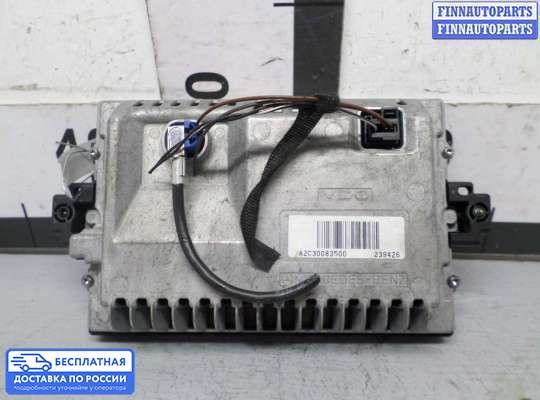 Дисплей бортового компьютера на Mercedes-Benz C (W204)