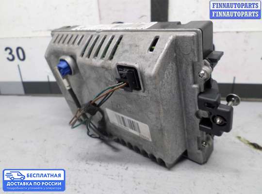 Дисплей бортового компьютера на Mercedes-Benz C (W204)