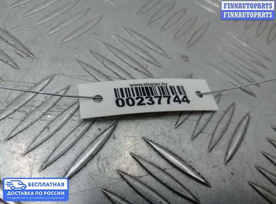 Петля капота на Volkswagen Touareg I (7L)