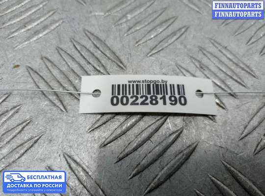 Петля капота на Volkswagen Touareg I (7L)