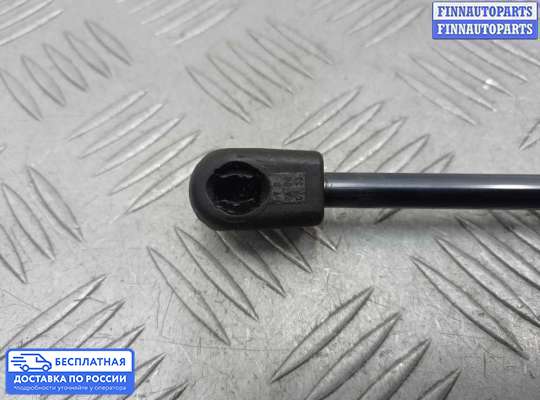 Амортизатор крышки багажника на Volkswagen Passat B7 (36)