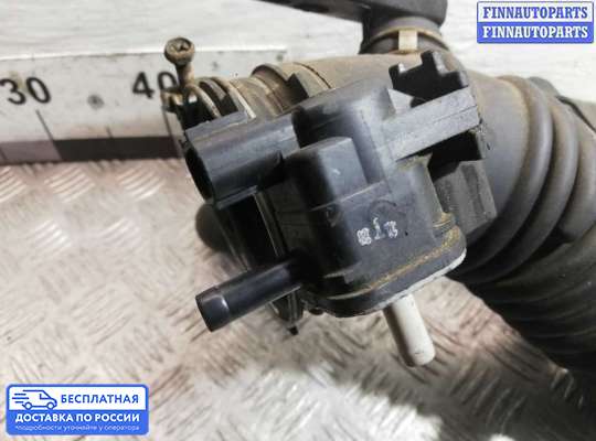 Воздухозаборник на Toyota Camry XV40