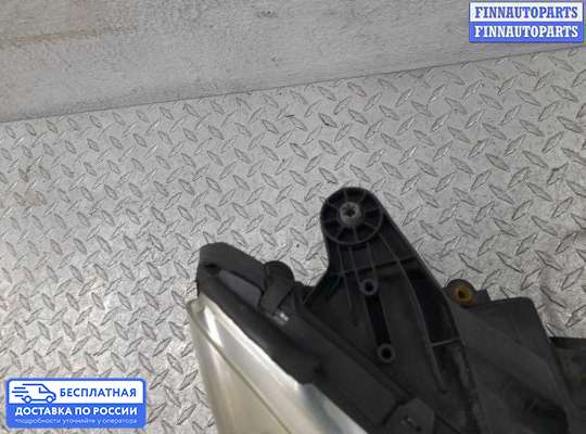 Фара передняя на Mercedes-Benz C (W204)