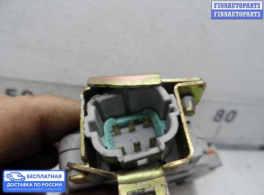 Замок боковой двери на Nissan Primera (P11)
