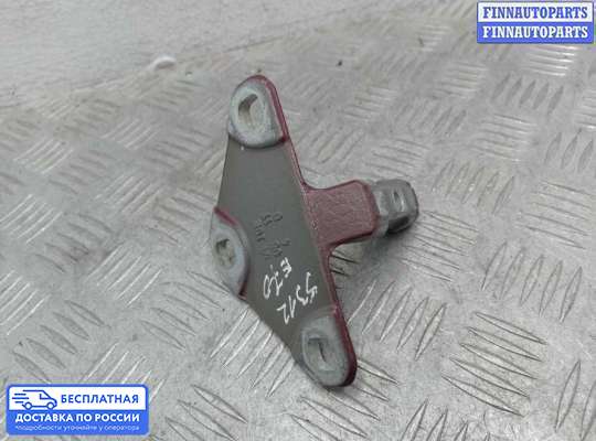 Петля крышки багажника на BMW X5 (E70)