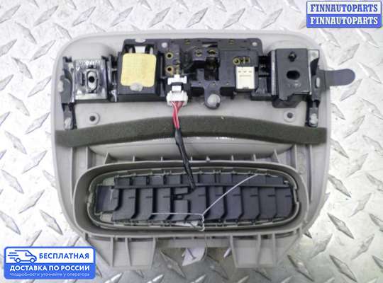 Фонарь салона (плафон) на Toyota Sienna II