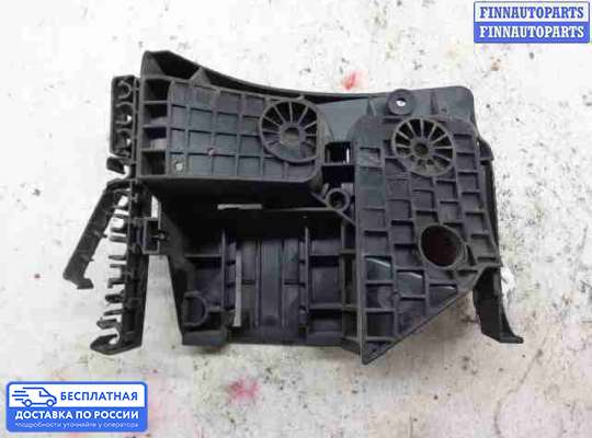 Кронштейн прочее на Volkswagen Caddy III (2K)