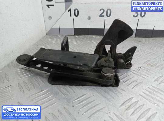 Замок капота на Volkswagen Phaeton (3D)