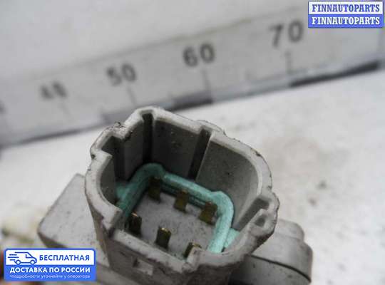 Замок боковой двери на Nissan Primera (P11)