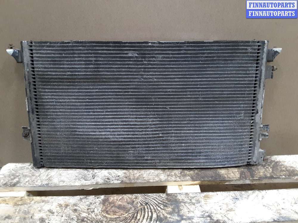 Радиатор dodge caravan 2. Додж караван 3. Радиатор охлаждения крайслер вояджер 2. 0 размер. Радиатор додж караван 2.
