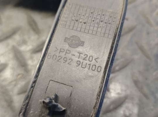 купить Заглушка зеркала салонная на Nissan Note (E11)