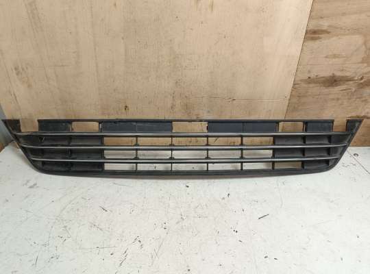 Решетка (заглушка) бампера VG2578302 на Volkswagen Touareg II (7P)