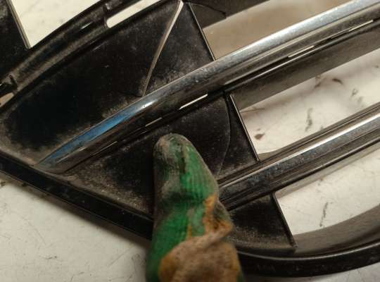 купить Решетка (заглушка) бампера на Volkswagen Touareg II (7P)