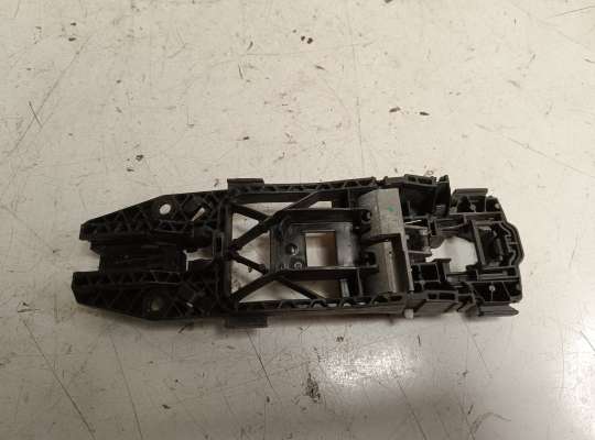 купить Кронштейн ручки на Volkswagen Tiguan I (5N)