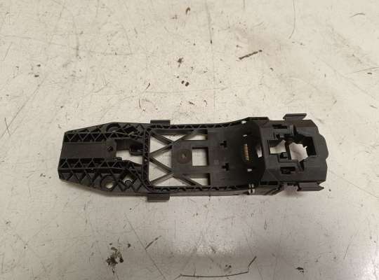 купить Кронштейн ручки на Volkswagen Tiguan I (5N)