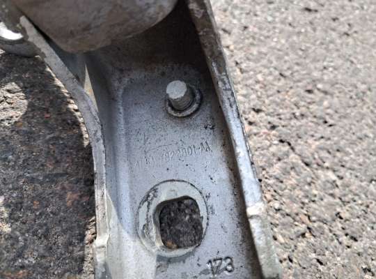 купить Петля двери на Ford Escape