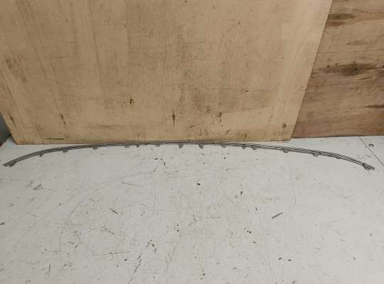 купить Молдинг решетки радиатора на Volkswagen Touareg II (7P)