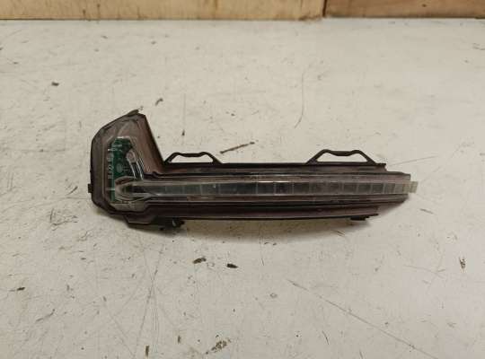 купить Повторитель в зеркало на Volkswagen Tiguan II