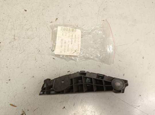 Кронштейн бампера на Volkswagen Amarok (2H)