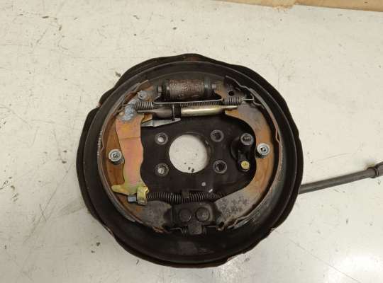 купить Щит (диск) опорный тормозной на Mitsubishi Space Wagon (N9_W, N8_W, UG)