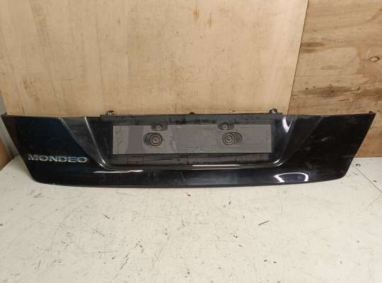 Накладка крышки багажника FO2034632 на Ford Mondeo IV
