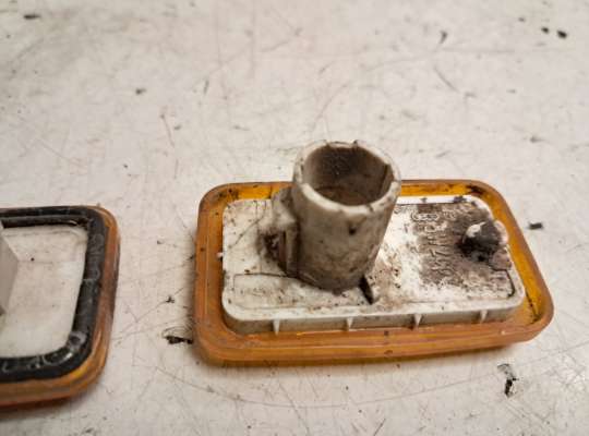 купить Повторитель поворота в крыло на Audi 80 (B3)/90 (B2)