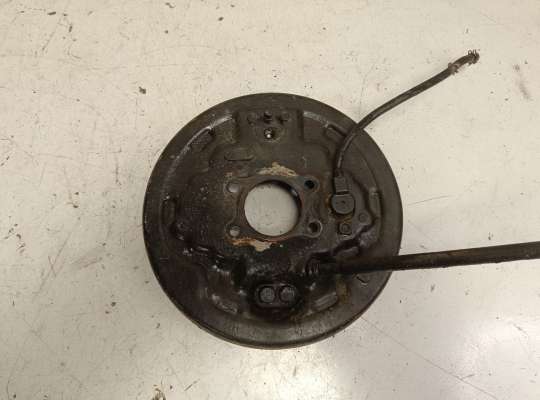 купить Щит (диск) опорный тормозной на Mitsubishi Space Wagon (N9_W, N8_W, UG)