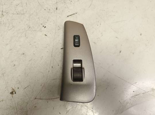 Кнопки стеклоподьемника PN15737 на Pontiac Vibe