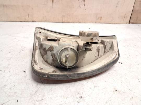 купить Поворотник передний на Mercedes-Benz (W123)