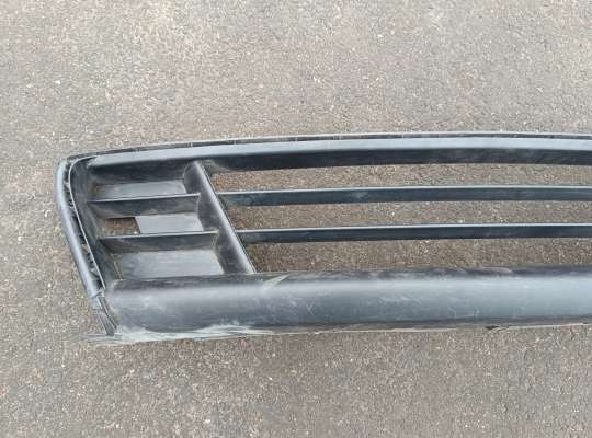 Решетка (заглушка) бампера на Porsche Panamera (970)