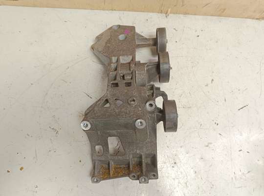 Купить Кронштейн генератора на Mercedes-Benz A (W169) Кронштейн генератора MB1604402 на Mercedes-Benz A (W169)