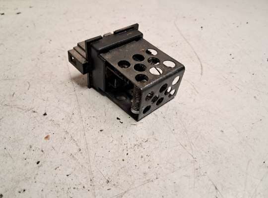 Резистор (сопротивление) отопителя на Volkswagen Caddy II (9K)