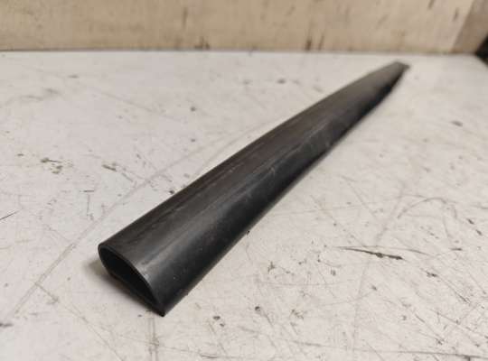 купить Уплотнитель двери на Nissan Note (E11)